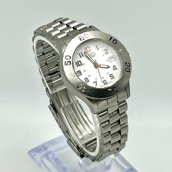 Vintage 90’s Wenger Swiss Military Round White Silver tone Ladies Watch Working - Picture 3 of 9